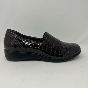 Clarks Shoes Women Size 10 Dark Brown Patent Leather Loafer Slip On Croc Comfort